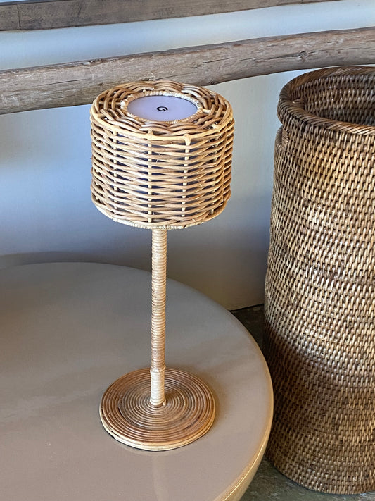 Lampe sans fil en rotin
